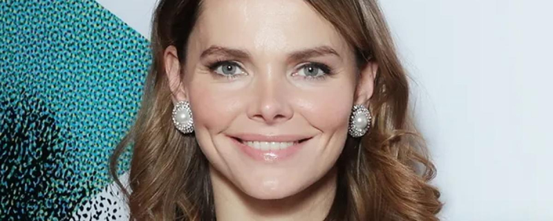 Актриса Елизавета Боярская впервые вышла в свет после выписки отца из больницы