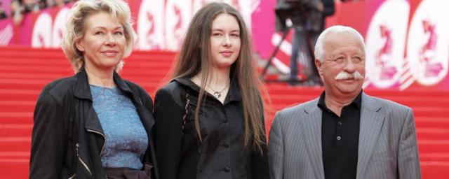 Леонид Якубович признался, что Марина Видова сама повела его в ЗАГС