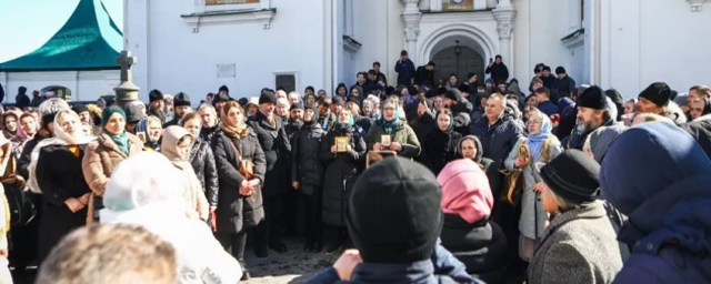 У Киево-Печерской лавры произошла потасовка между верующими и провокаторами