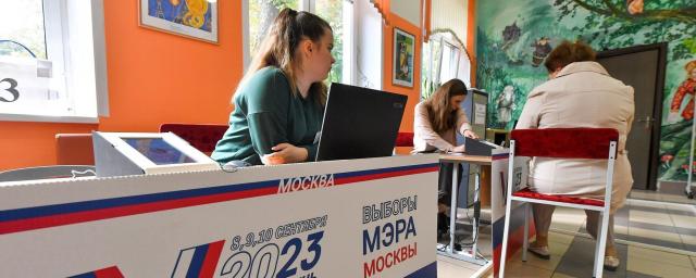 В Москве во время выборов мэра избирательницу оштрафовали из-за выключения терминала